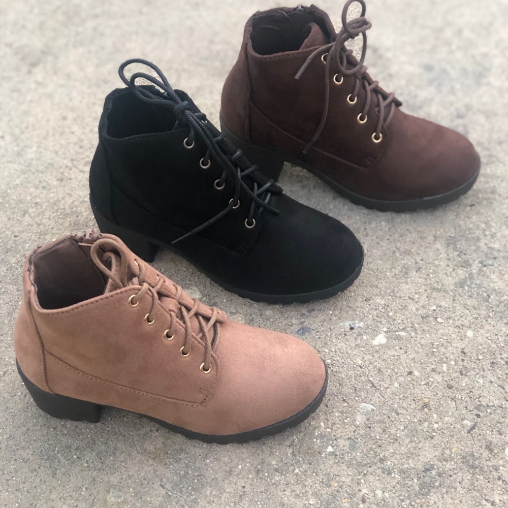 Lace up kids boots